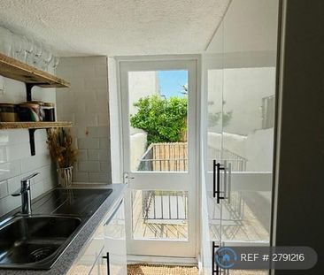 1 bedroom flat to rent - Photo 6