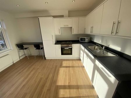 2 bedroom apartment to rent - Photo 4