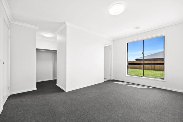 Brand New - Four Bedroom Family Home - Coveted School Zone - Photo 1