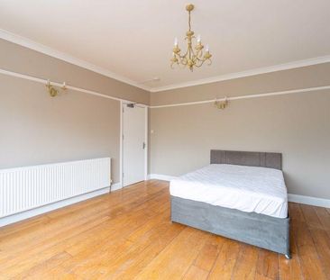 4 bedroom detached house to rent - Photo 3