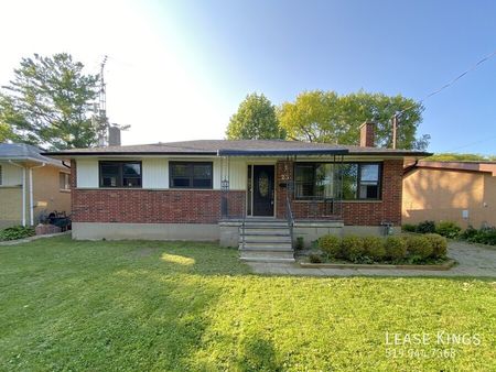 3 + 1 Bed 1.5 Bath Ranch Home in Peaceful Chatham Neighbourhood - Photo 5