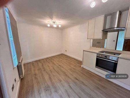 1 bedroom flat to rent - Photo 5