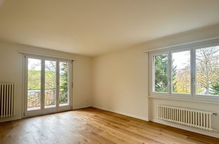 Superb 2.5 room apartment completely renovated with balcony - Photo 2