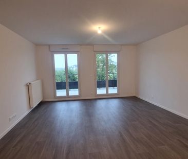 Location Appartement 3 pièces 64m² ST PIERRE DU PERRAY 91280 - Photo 1