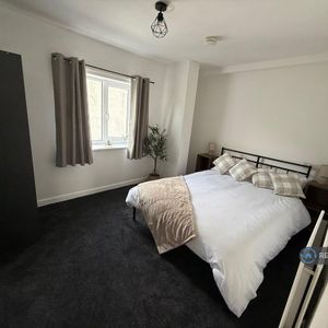 1 bedroom in a house share to rent - Photo 3