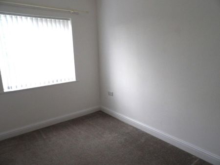 2 bedroom end of terrace house to rent - Photo 5