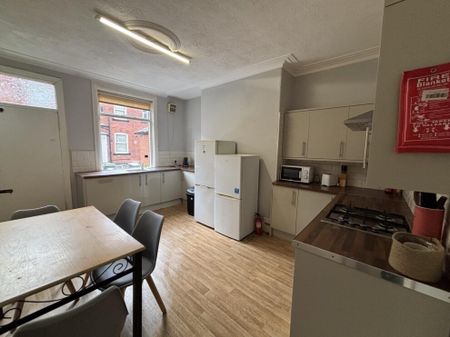 18 Welton Mount, Leeds, LS6 1ET - Photo 5