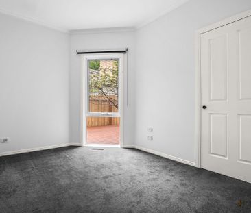 THREE-BEDROOM FAMILY HOME | GREAT LOCATION | LOW MAINTENANCE - Photo 4