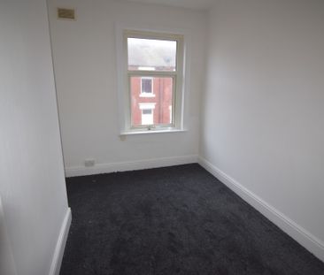 To Let 3 Bed Mid Terraced House - Photo 1