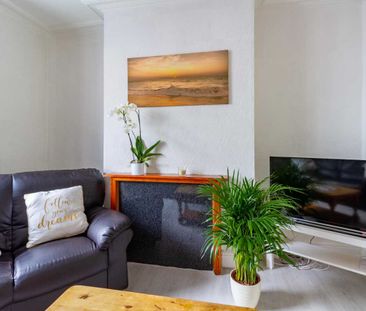 Room 2 - Photo 1