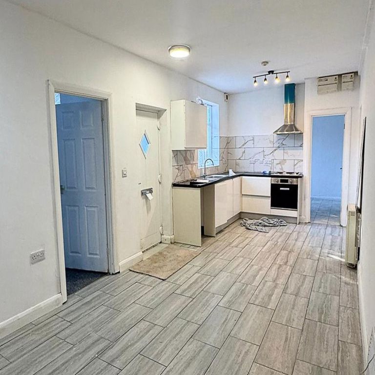 Goodmayes Close, Bedford - Photo 1