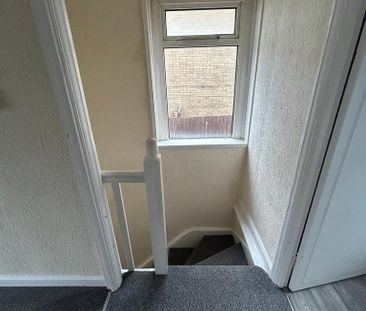 2 bedroom end of terrace house to rent - Photo 3