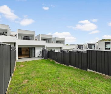 Modern 3-Bedroom Townhouse in Prime Woodforde Location - Photo 6