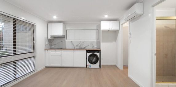 Fully Self-Contained Brand New Renovation - 1 Bedroom, 1 Bathroom, 1 Carport Space, Air Con, Security - Photo 2