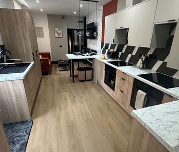 🔥 LUXURY LIVING IN L9 – Stunning 6-Bed All En-Suite Home with 4 Stu... - Photo 3