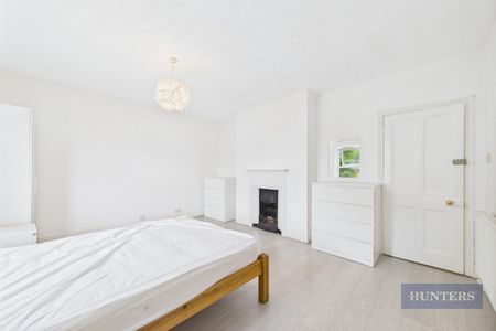 5 bedroom House To Let - Photo 4
