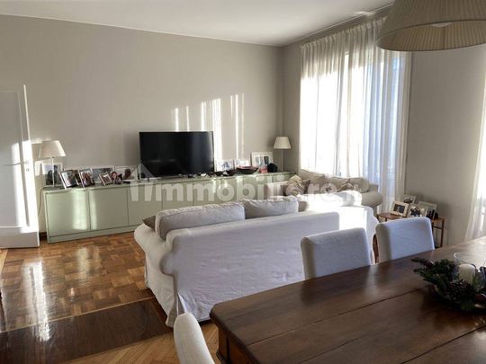 Appartamento buono stato, quinto piano, Guastalla, Milano - Photo 1