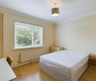 4 bedroom terraced house to rent - Photo 5