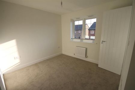 3 bedroom semi-detached house to rent - Photo 2