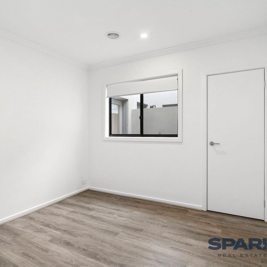 Charming 3-Bedroom Home with Park Views - Photo 1