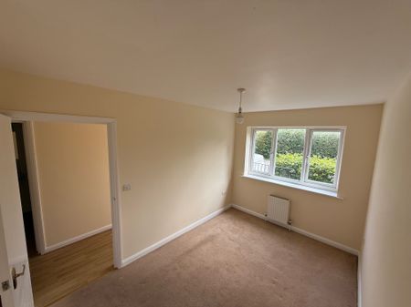 Unfurnished One Bedroom Apartment to Let in Godalming - Photo 2