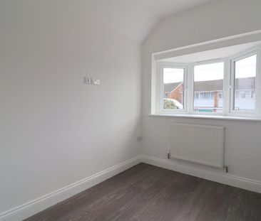 4 bedroom semi-detached house to rent - Photo 2