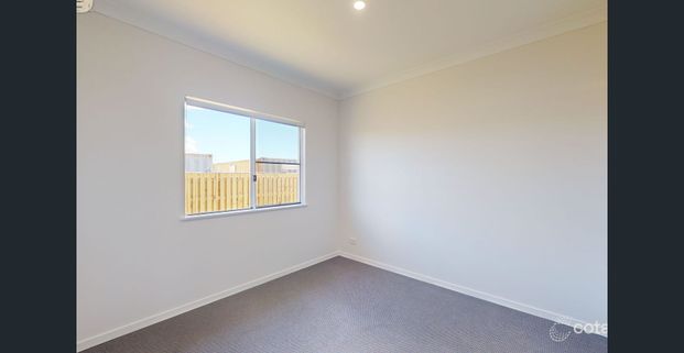 Modern Family Home in a Quiet Burdell Pocket - Photo 1