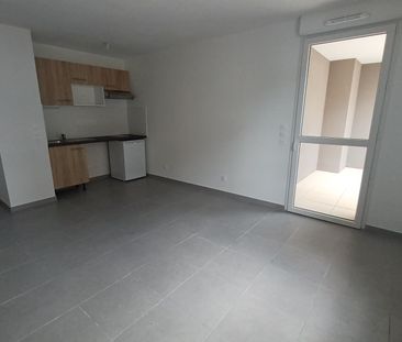 location Appartement T2 DE 42.3m² À NIMES - Photo 3