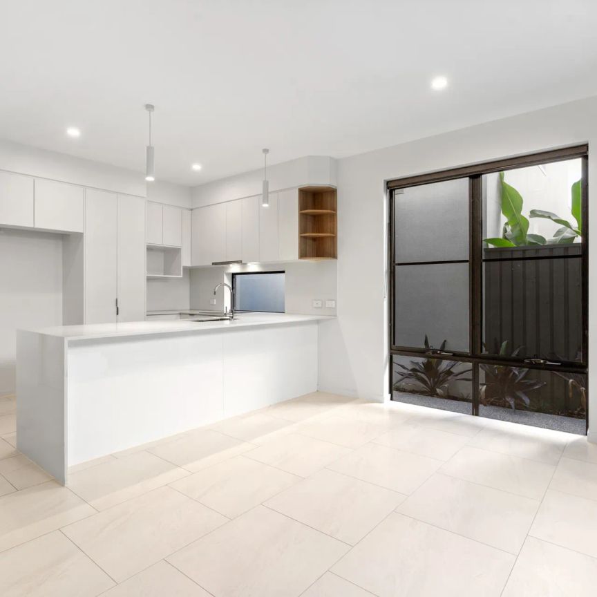 Modern 3 Bedroom Home in Central Coolum! - Photo 1