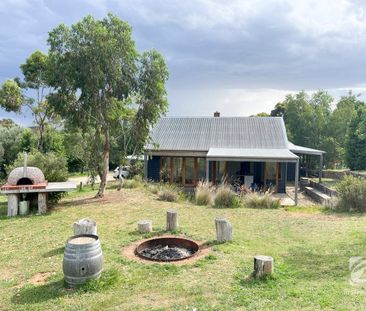 CHARMING VICTORIAN COTTAGE - Photo 5