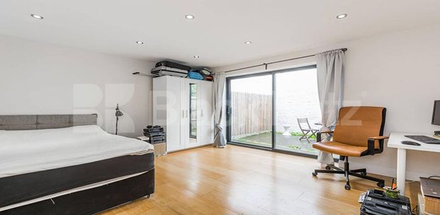 3 Bedroom, 1 bath, 1 reception Apartment - Photo 1
