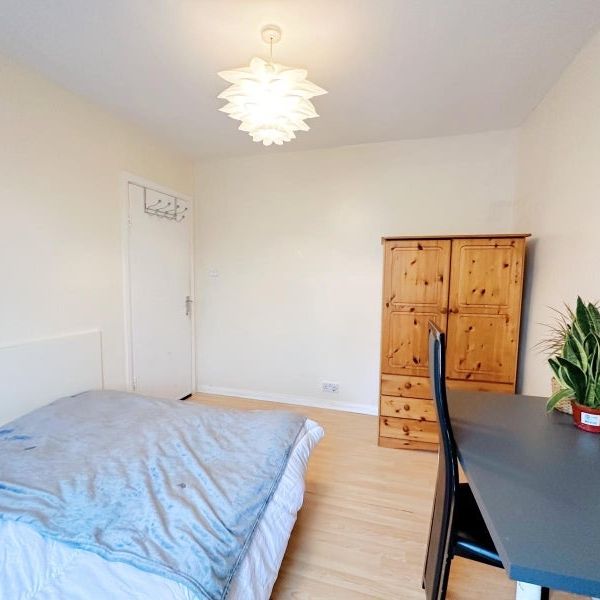 Room in a Shared Flat, Plough Way, SE16 - Photo 1