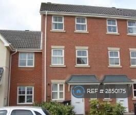 4 bedroom terraced house to rent - Photo 5