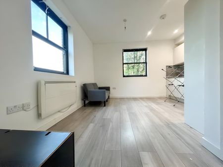 1 Bedroom Flat To Let - HP13 - Photo 2