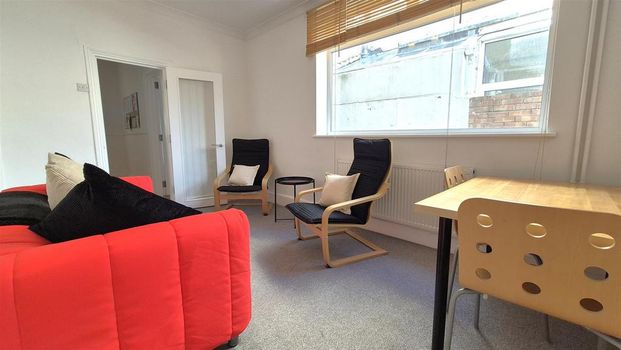 4 bedroom terraced house to rent - Photo 1