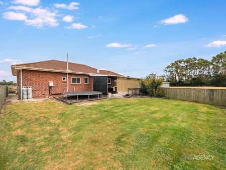 Immaculate Brick Family Home - Photo 5