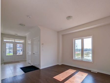 For Lease - 12 Fenn Crescent, New Tecumseth, Ontario - Photo 2