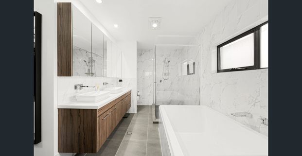 Modern Five Bedroom Family Home - Photo 1