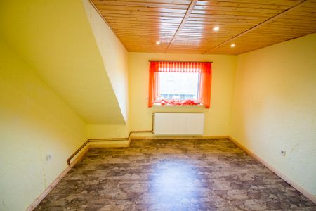 Schöne 4 ZKB Dachgeschosswohnung mit EBK, Badewanne & Stauboden im beliebten Schortens-Roffhausen - Photo 4