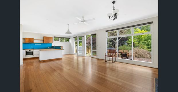 1950's Fully Renovated Weatherboard Cottage - Photo 1