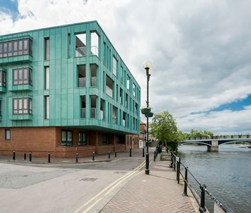 Royal Windsor Quay, Farm Yard, Windsor - Photo 2