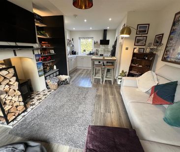 2 bedroom semi-detached bungalow to rent - Photo 3