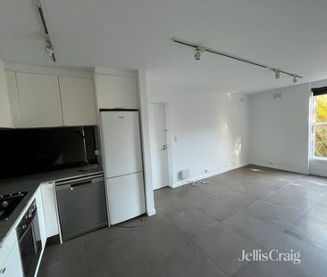 One-Bedroom Apartment in Princes Hill - Photo 4