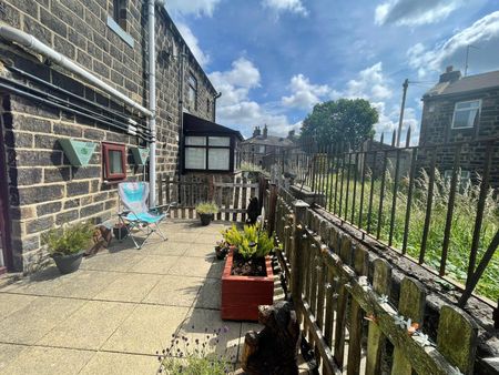 2 bedroom terraced house to rent - Photo 2