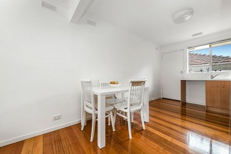 CHARMING TWO BEDROOM UNIT IN OAKLEIGH EAST!! - Photo 2