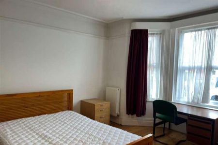 Bedroom Detached House In Winton, BH9 - Photo 3