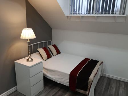 8 bedroom terraced house to rent - Photo 3