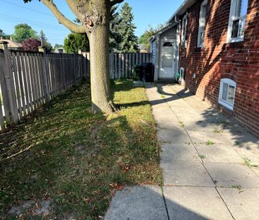 For Lease - 46 Ilfracombe Crescent, Toronto, Ontario - Photo 4