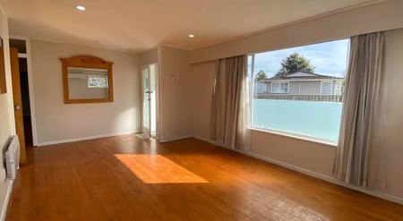 The one to look at - Photo 3