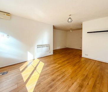 Flat to rent on - Photo 1